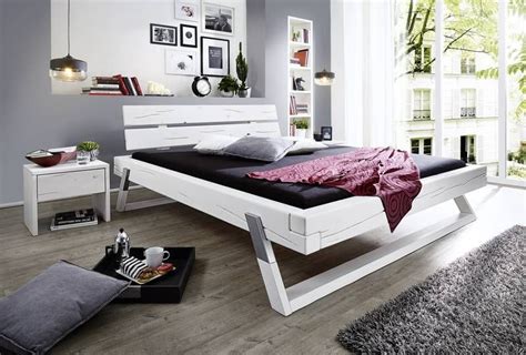 Für singles und kinder sind vor allem 90 x 200 cm große schlafgelegenheiten gut. massivholzbett 180x200 weiß | einzelbett design ...