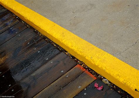 The Gallery For Yellow Painted Curb
