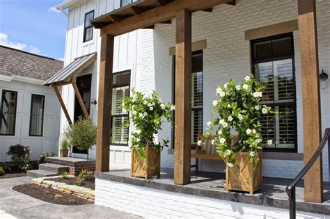 The accentuating effect can work even better when you also add some other black a black window trim like this is suitable for any white house, although it usually works more on windows with a flat top. Pin on House Ideas