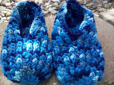 These beautiful crochet slippers look great and they are so comfy! My Stuff: Ribbed Slipper Pattern