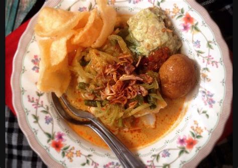 Cara menyiapkannya memang tidak terlalu sulit namun tidak gampang juga. Lontong Sayur Betawi Komplit | Resep | Resep, Makanan, Resep masakan