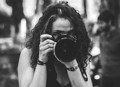 Women Photographers Stunning Photos Moving Stories Skilled Artists