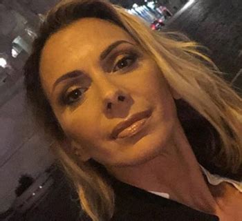 Simona bracchetti è un volto noto a tutti i telespettatori che da anni seguono il tg5 per informarsi: Chi è Simona Branchetti: Biografia, Età, Lavoro, Fidanzato ...
