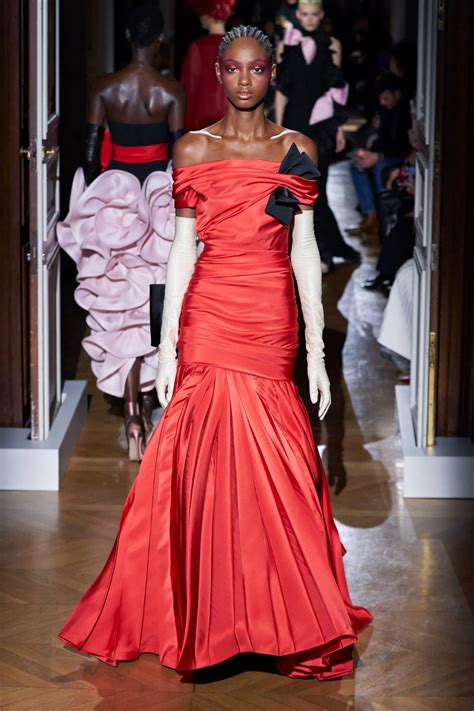 valentino spring 2020 couture collection vogue haute couture paris valentino haute couture
