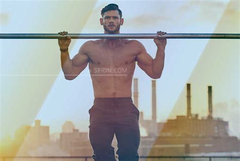 Barre workout ini cocok untuk kamu yang ingin memperbaiki postur tubuh, menguatkan otot inti dan meningkatkan kelenturan. Program Latihan Otot Punggung dengan Gerakan Pull Up ...