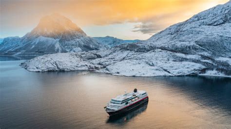 Hurtigrutens Northern Lights Voyage Follow Astronomers Footsteps