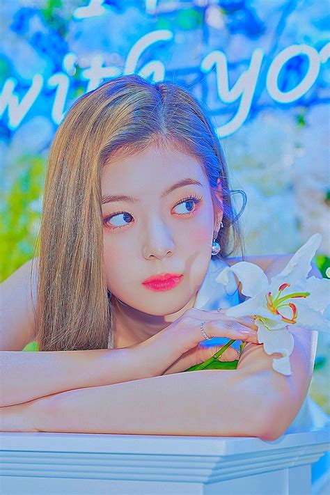 Follow Me For More Itzy Content ¡ Indie Aesthetic Lia Itzy