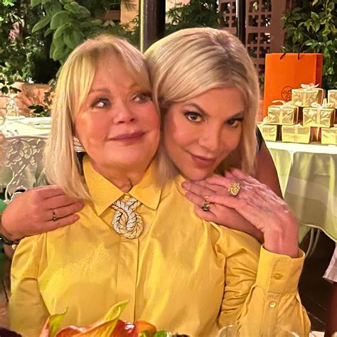 Trending Global Media 樂 Tori Spelling shares rare photo with her brother mom Candy