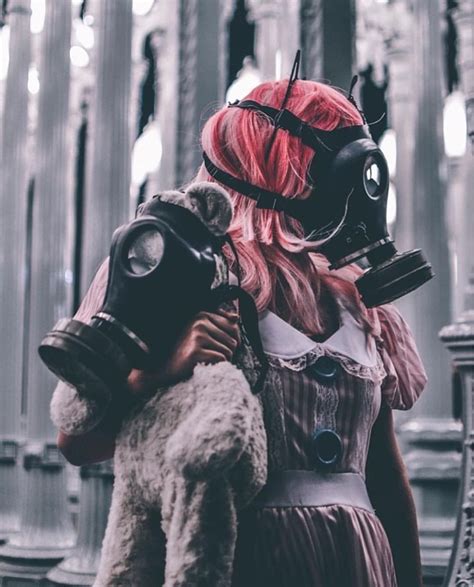 Twisted Tales Respire Oxygène In 2019 Gas Mask Art Gas Mask Girl Mask Girl