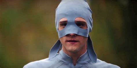 Elongated Knight Rises In The Flash New Tv Promo