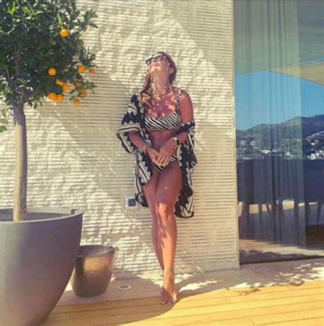 Pelin Karahan ın bikinili pozlarına beğeni yağdı Magazin Haberleri
