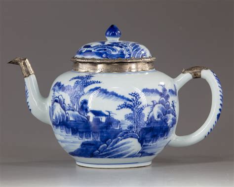 A Chinese Blue And White Teapot With Cover Oaa