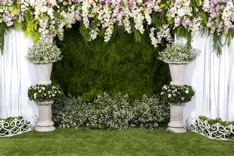17 Quirky Backdrops And Photobooth Ideas To Brighten Your Wedding Decor