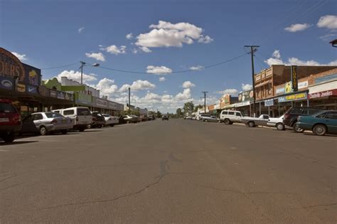 Located near the charleville airport on, of course, john flynn drive, this visitor centre shows the history of the rfds, displays of planes and photos and older equipment used in the service of the rfds. SkyDancer