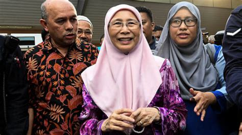 Born 3 december 1952) is a malaysian politician serving as the first female deputy prime minister of malaysia and the minister of women, family and community development. DPM Dr Wan Azizah makes historical leap for women