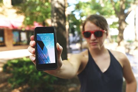 รูปภาพ Iphone มาร์ทโฟน คน สาว หญิง ฤดูใบไม้ผลิ โทรศัพท์มือถือ