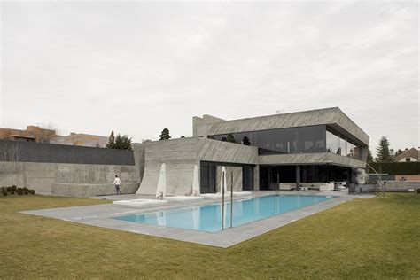 The Concrete Open Box House By A Cero In Madrid Spain