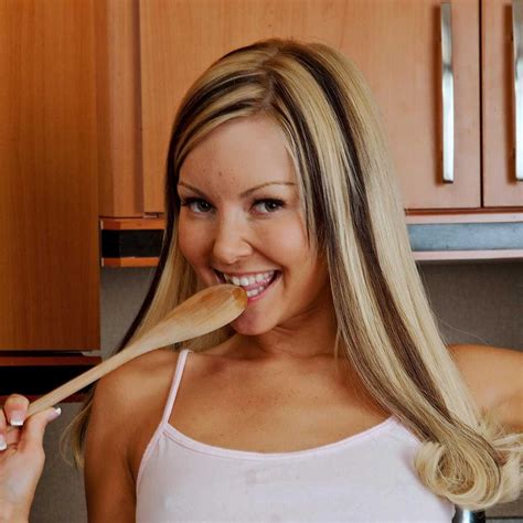 aaliyah spoon fucker well here she is in the kitchen and i know she can t cook s porn pictures