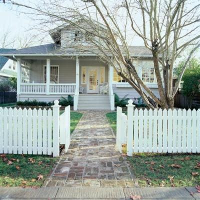 Using our online wood fence cost estimator can help you when budgeting for your project. The Cost of Wood vs. Vinyl Fences (with Pictures) | eHow