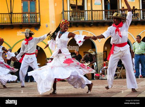 Cumbia Dance Hi Res Stock Photography And Images Alamy