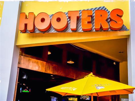 Hooters Waitress Reveals How Much She Typically Makes In Tips With One