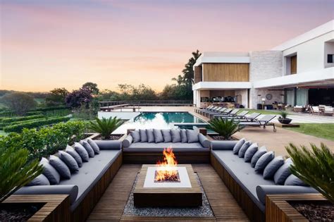 18 Luxurious Outdoor Fire Pit Design Ideas