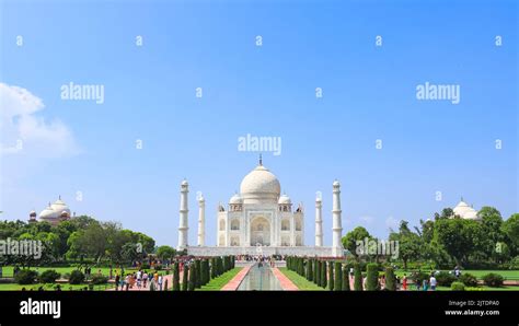The Mesmerizing View Of Taj Mahal Rear View Of Taj Agra Uttar