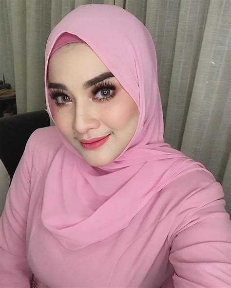 Pin Oleh Binsalam Di Hijab Cantik Di 2020 Kerudung Kecantikan Wanita