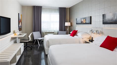 The venue comprises 33 modern rooms. Sepia Comfort Plus two Queen size beds room | Hôtel Sépia