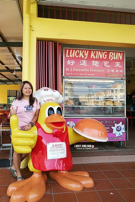It serves malaysian, chinese and other asian cuisine but the specialty here is the enormous curry chicken bun. Lucky King Bun 去波德申一定要吃的好运咖喱面包鸡 - 乐飞翎 ♥ LUVFEELIN