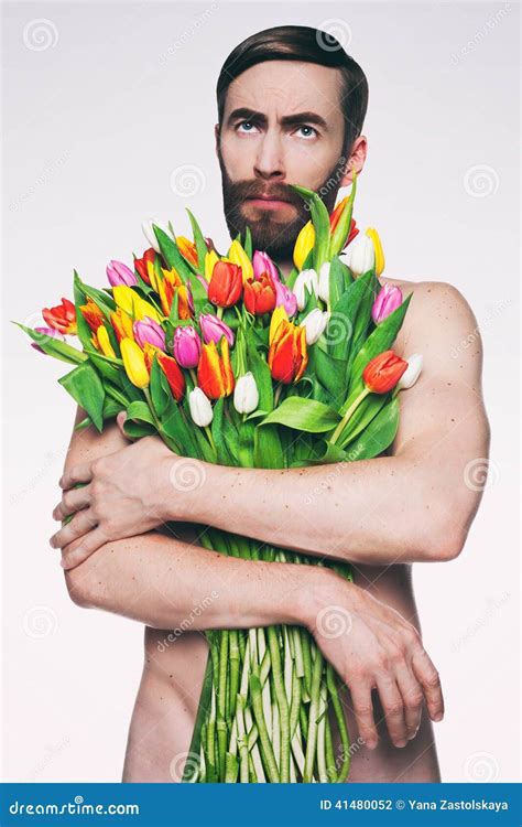 Portrait D Hommes Avec Un Bouquet Des Fleurs Photo Stock Image Du