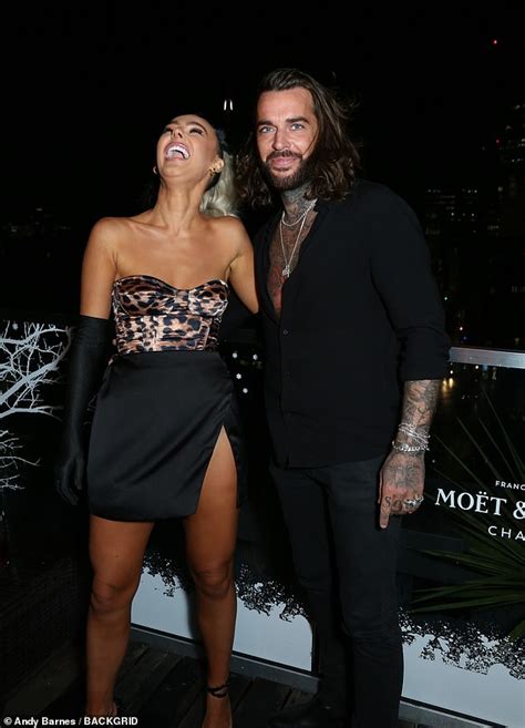 Pete Wicks Puts On A Cosy Display With Leggy Love Islander Lillie