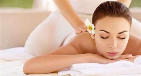 Warm Oil Massages Are Good For Your Immunity Say Experts