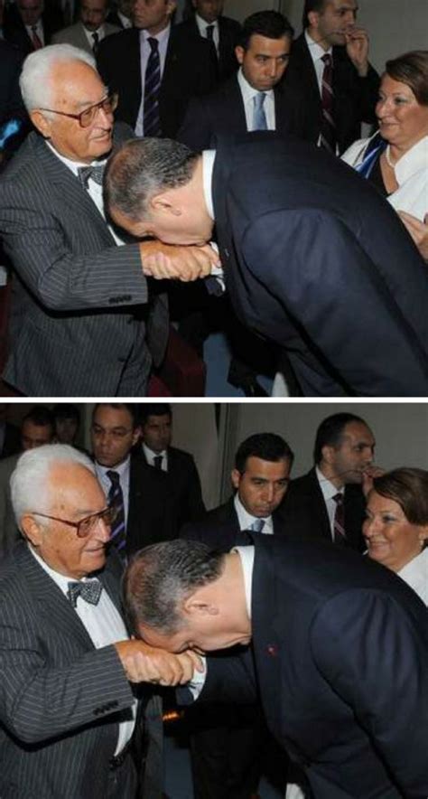 Babasının adı ahmet, annesinin adı tenzile'dir. Recep Tayyip Erdoğan'ın Fethullah Gülen'in elini öptüğünü ...