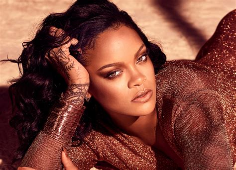 Rihanna Shows All Natural Curves In Seductive New Photos Celebrity