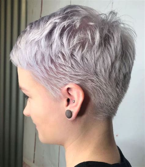 This silvery short hairstyle beautifully showcases the natural beauty present in ahead with a few gray hairs. 100 Mind-Blowing Short Hairstyles for Fine Hair in 2020 ...