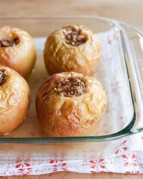 Oatmeal Brown Sugar Baked Apples Are The Coziest Fall Dessert Recipe