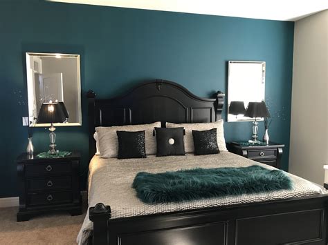 Dramatic Accent Wall In Master Bedroom Love The Teal