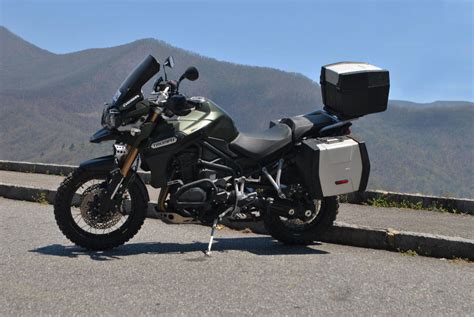 クアップを実現したbonneville t120用の1200 cc 高トルク型エンジン、そして従来のthruxton 900よ. Triumph 1200 Adventure XC | Asheville Motorcycle Rentals