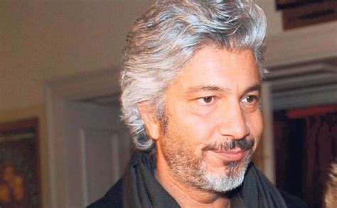 Alışveriş ve akşam yemeği için kanyon'a gelen uygur ailesi gezerken rastladıkları dostlarıyla da ayaküstü sohbet ettiler. Behzat Uygur kimdir? Kaç yaşında? Aslen nereli? Behzat ...