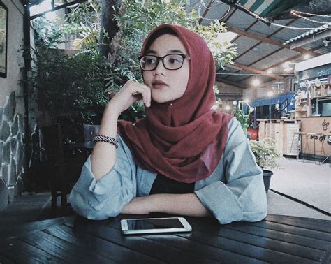 6 tutorial hijab segi empat simple untuk anak smp sma kuliah. Foto Cewek2 Cantik Lucu Berhijab Anak Remaja - Gambar ...