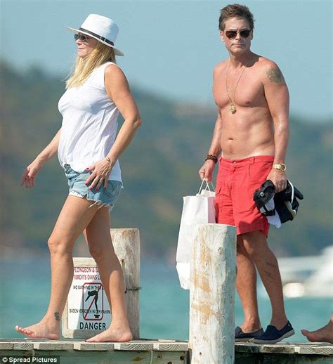Rob Lowe 51 Shows Of Toned Figure Rob Lowe Handsome Older Men