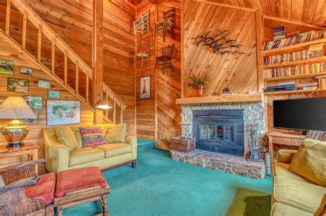 Cozy Dog Friendly Cabin Wmountain Views And Deck Plus Park Access