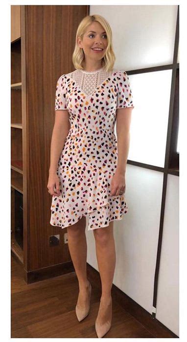 Holly Willoughby Looks Gorgeous In A Karen Millen Dress On This Morning
