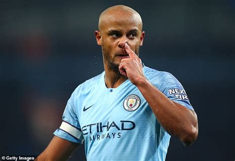 vincent kompany set to sign new one year manchester city contract daily mail online