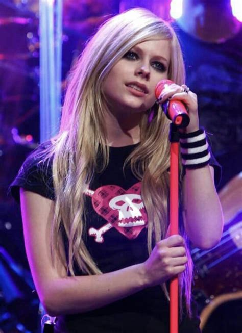Avril Lavigne Emo Avril Lavigne Emo Rock Picture 128128815 See More Ideas