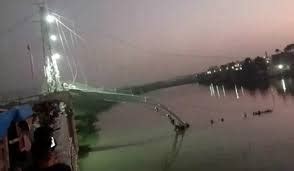 India Crolla Ponte Pedonale Con Sopra 400 Persone Oltre 140 Morti