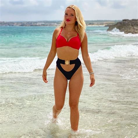 7 Hot Sexy Evelyn Burdecki Bikini Pics