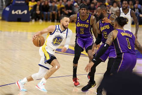 Warriors Fans Troll Lebron James And The La Lakers After Blowing Them