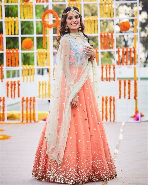 Our Most Favorite Mehndi Outfit Color Combinations For Brides Mehendi